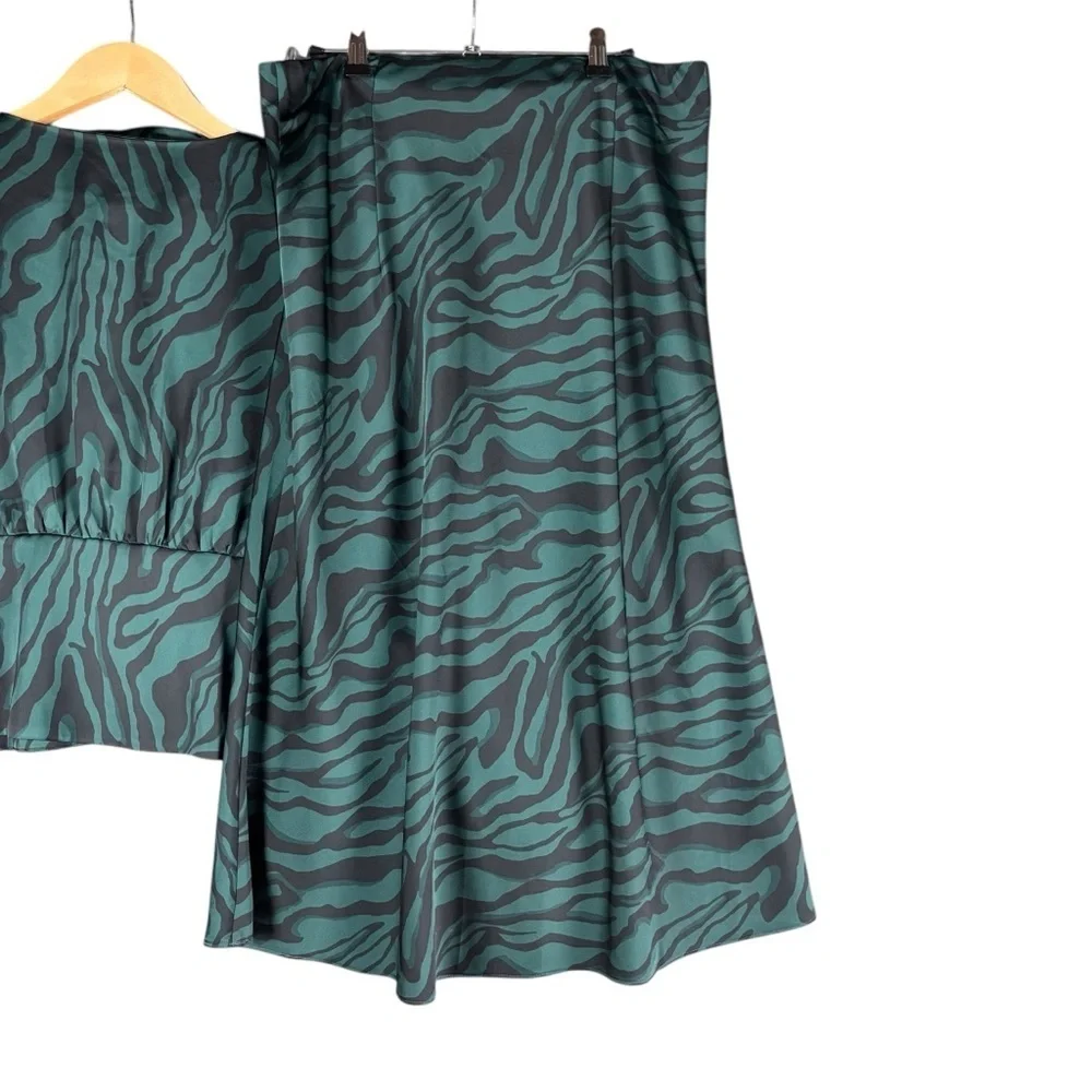 J.Crew Satin-Backed Crepe Zebra Print Top & Skirt Set in Green/Black Sz 8/M